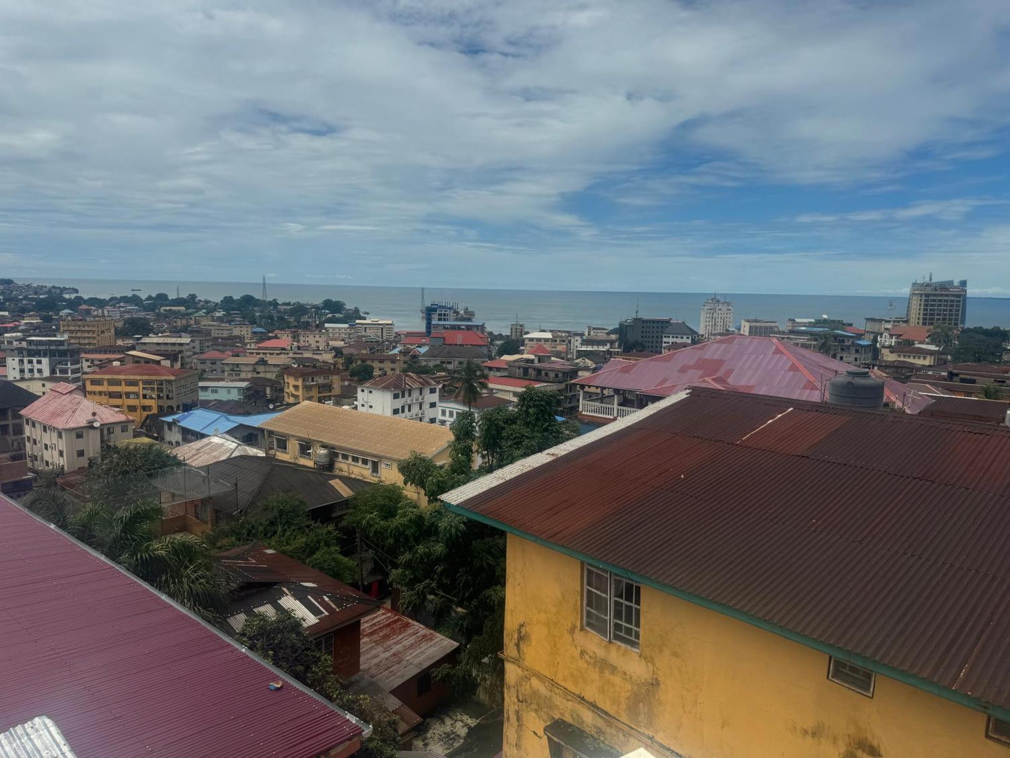 Debora Guest House Freetown Exterior foto